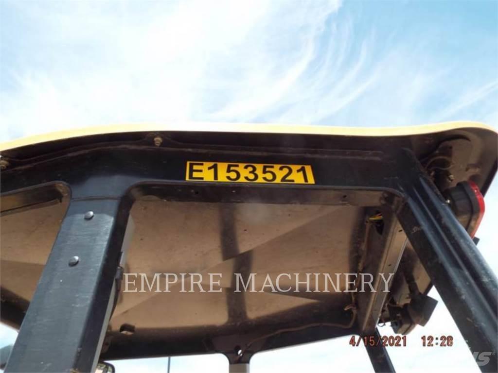 CAT 415F2 IL Gumikerekes homlokrakodók