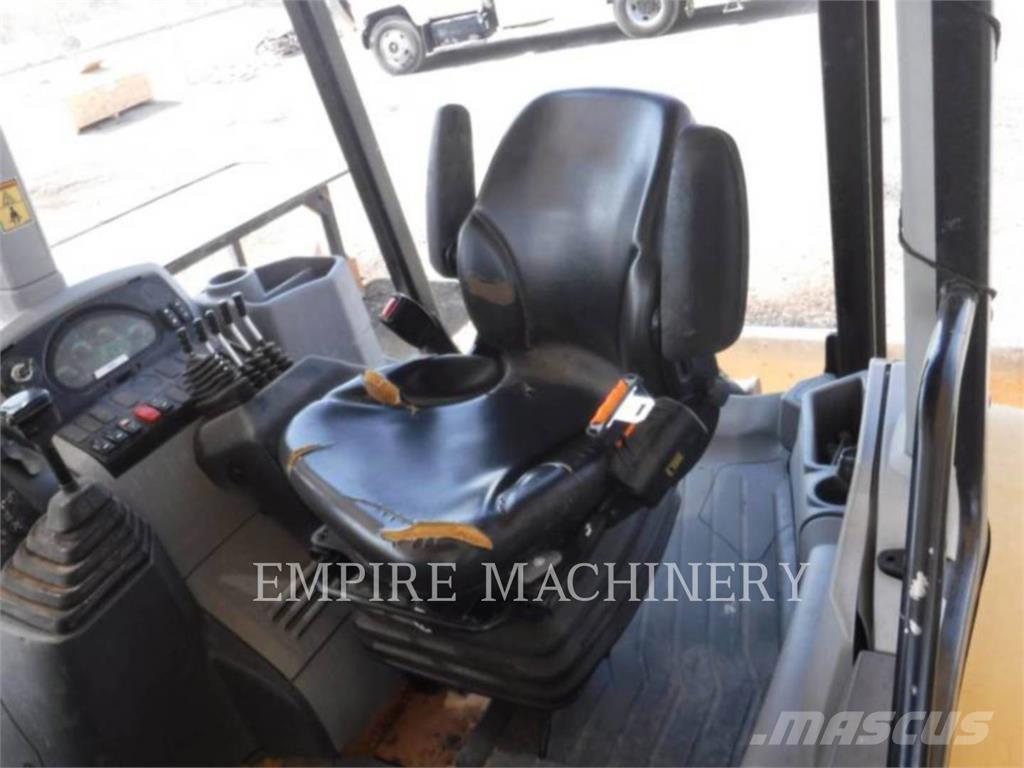CAT 415F2 IL Gumikerekes homlokrakodók