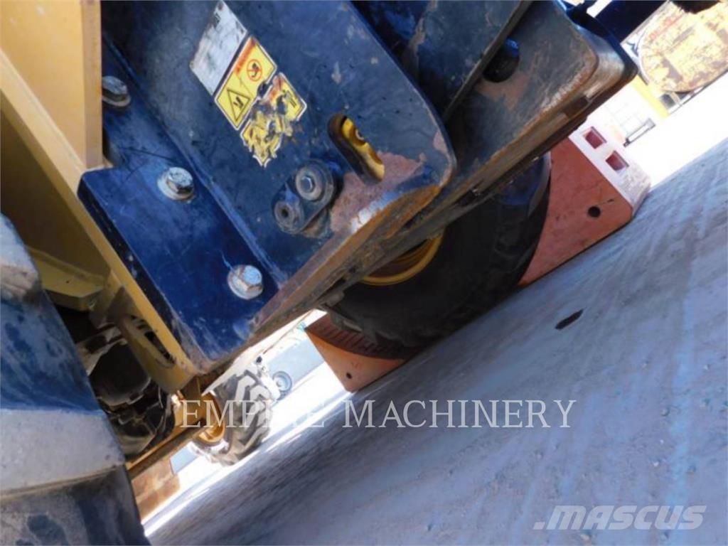 CAT 415F2 IL Gumikerekes homlokrakodók