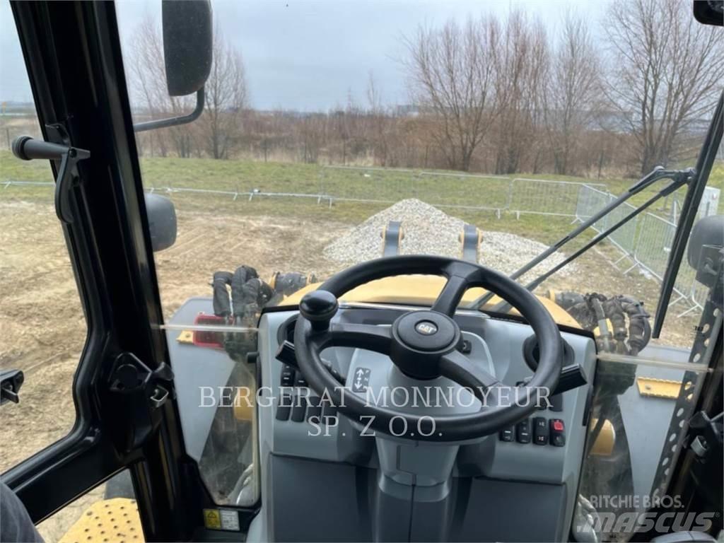 CAT 444F2 Kotrórakodók