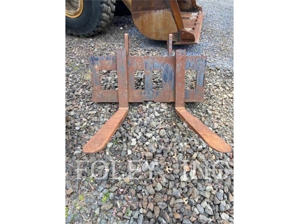 CAT 48 PALLET FORKS Villák