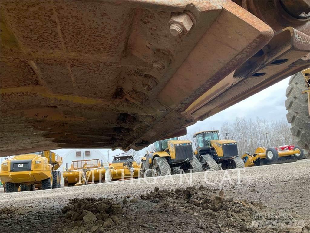 CAT 615CII A Földnyesők (szkréperek)