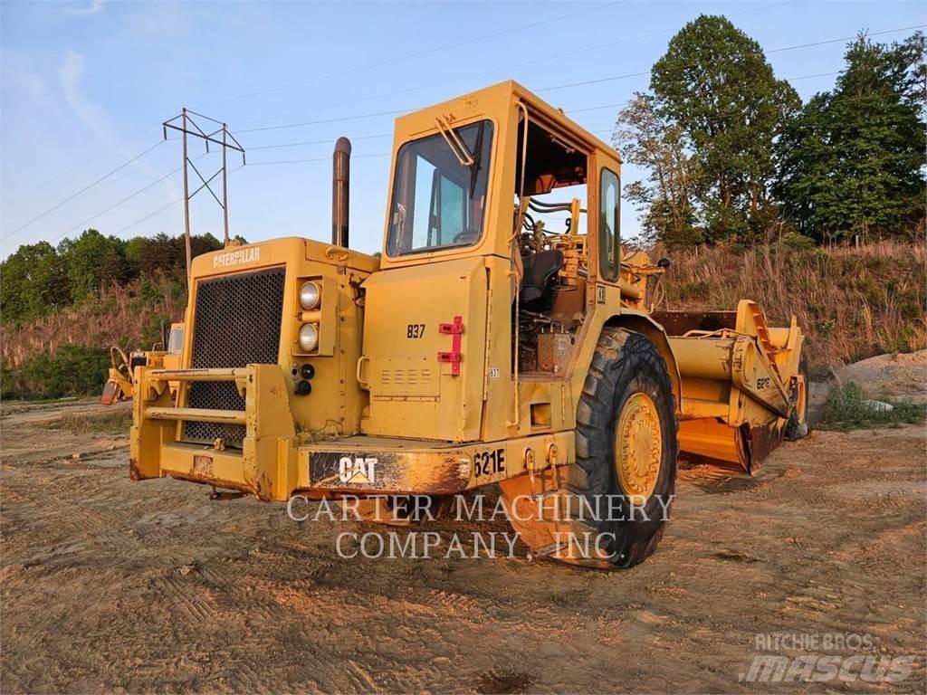 CAT 621E Földnyesők (szkréperek)