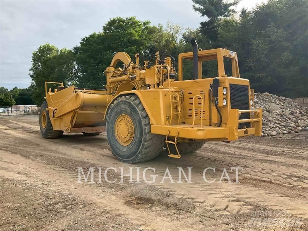 CAT 621E Földnyesők (szkréperek)
