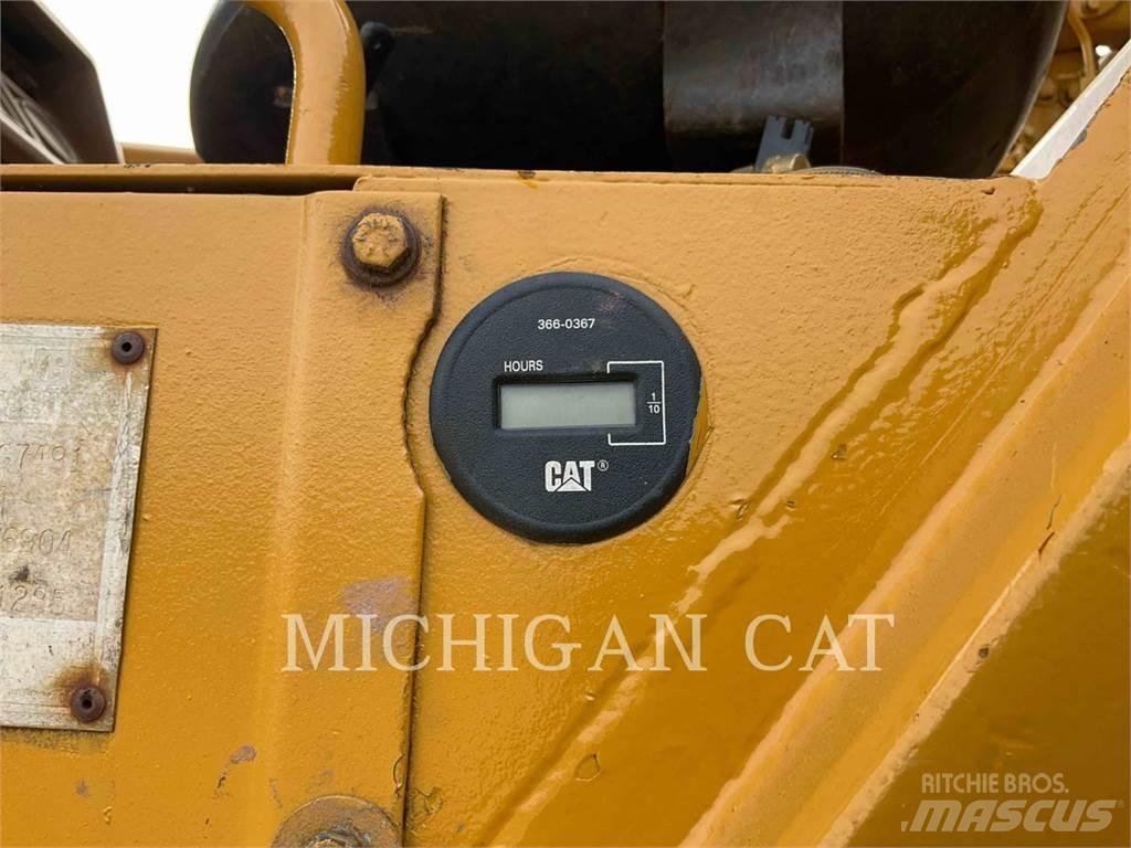 CAT 621E Földnyesők (szkréperek)