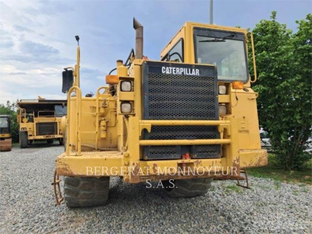 CAT 621F Földnyesők (szkréperek)