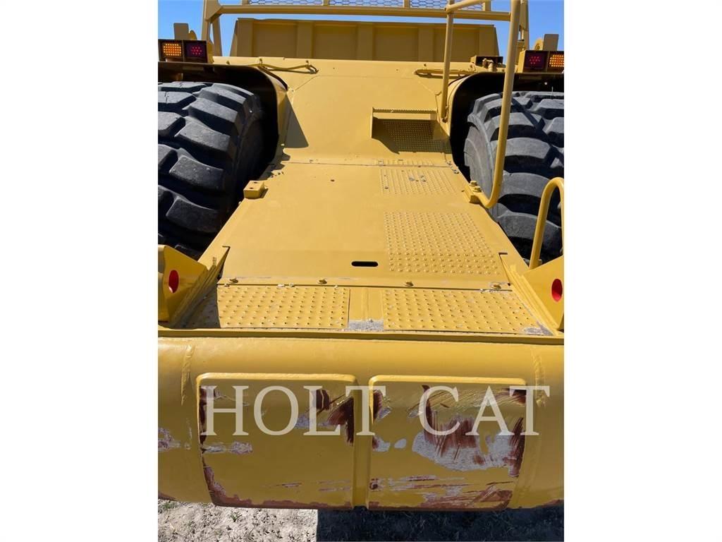 CAT 621G Földnyesők (szkréperek)