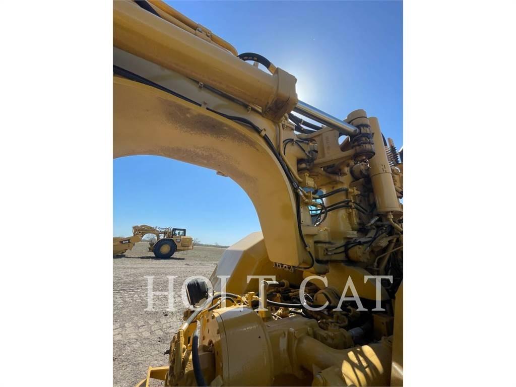 CAT 621G Földnyesők (szkréperek)