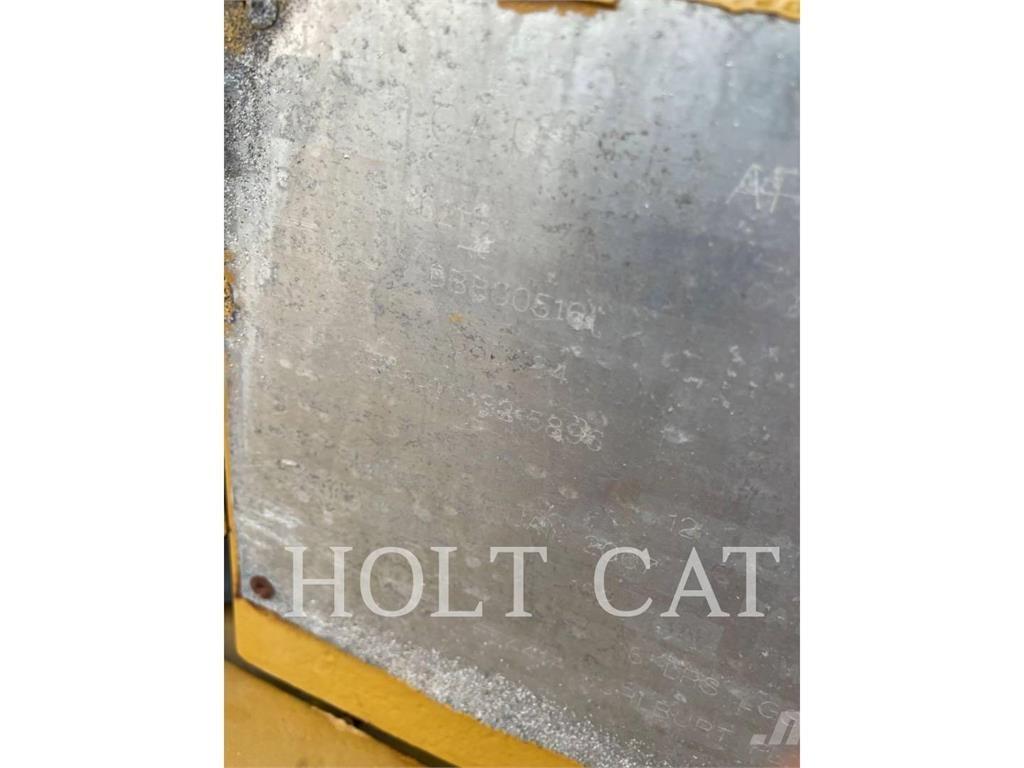 CAT 621G Földnyesők (szkréperek)