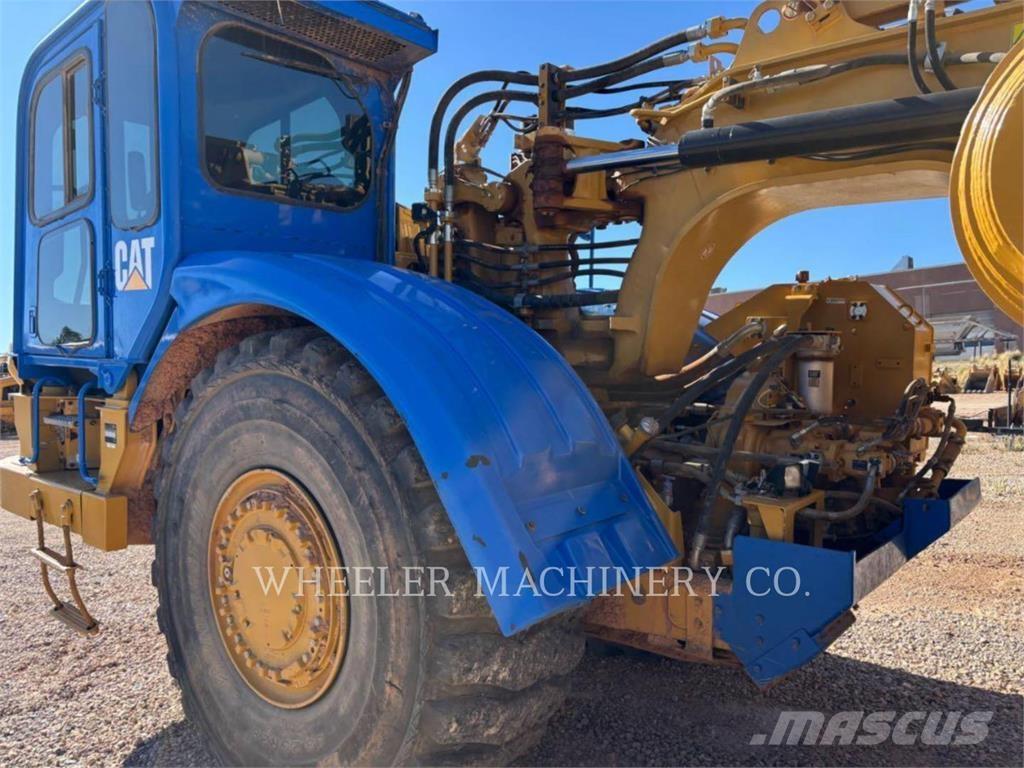 CAT 621K Földnyesők (szkréperek)