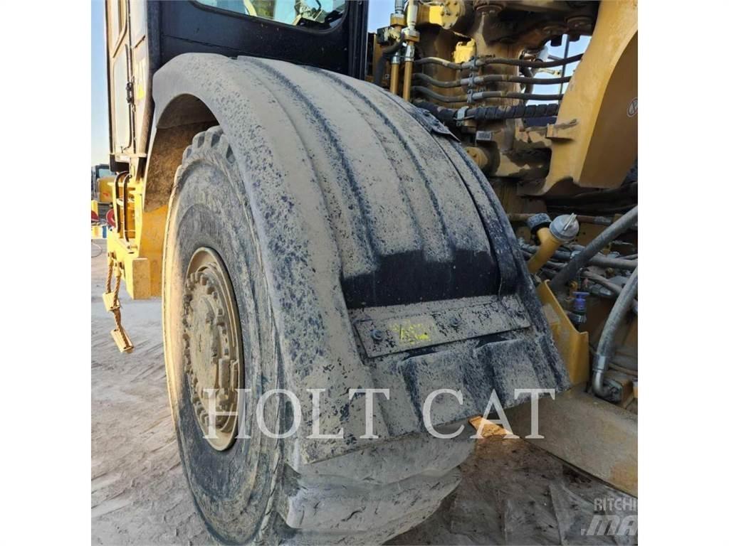 CAT 621K Földnyesők (szkréperek)