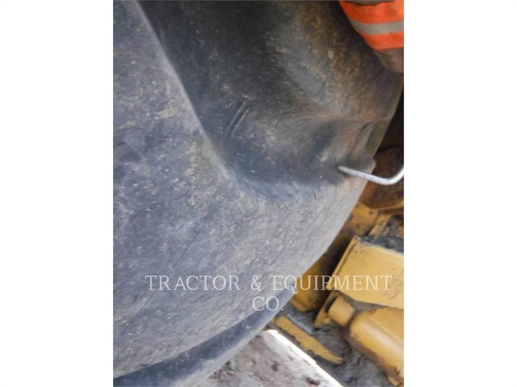CAT 627E Földnyesők (szkréperek)