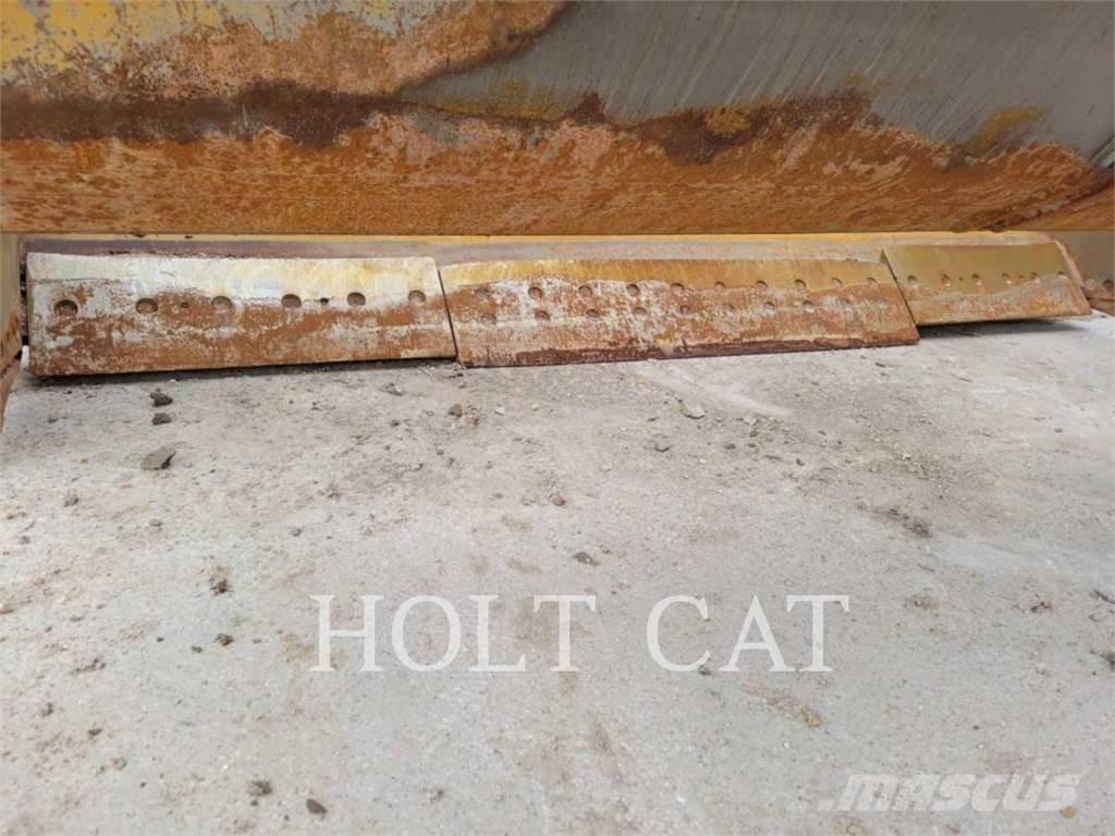 CAT 631K Földnyesők (szkréperek)