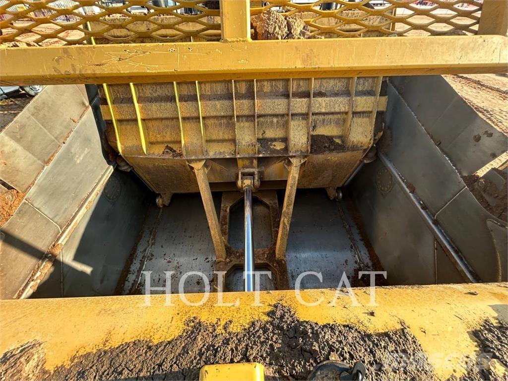 CAT 631K Földnyesők (szkréperek)