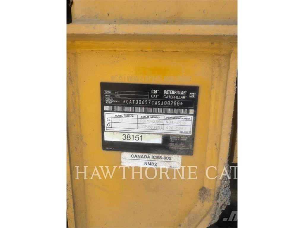 CAT 657 Földnyesők (szkréperek)