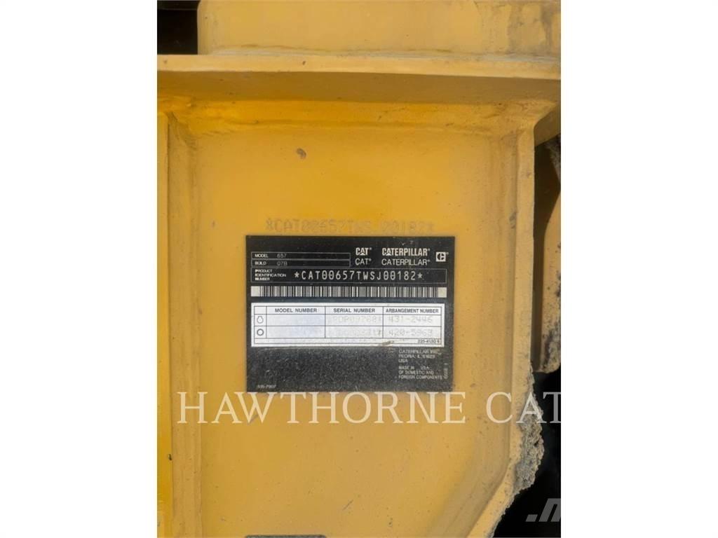 CAT 657 Földnyesők (szkréperek)