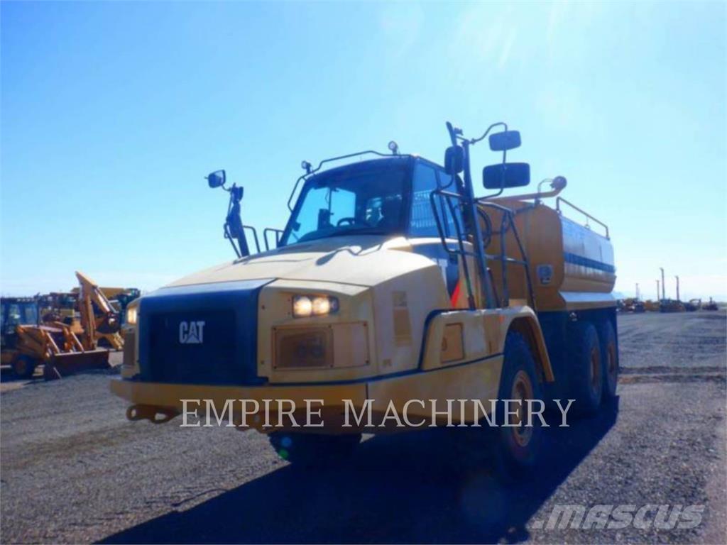 CAT 725C2 WT Vízszállító teherautók