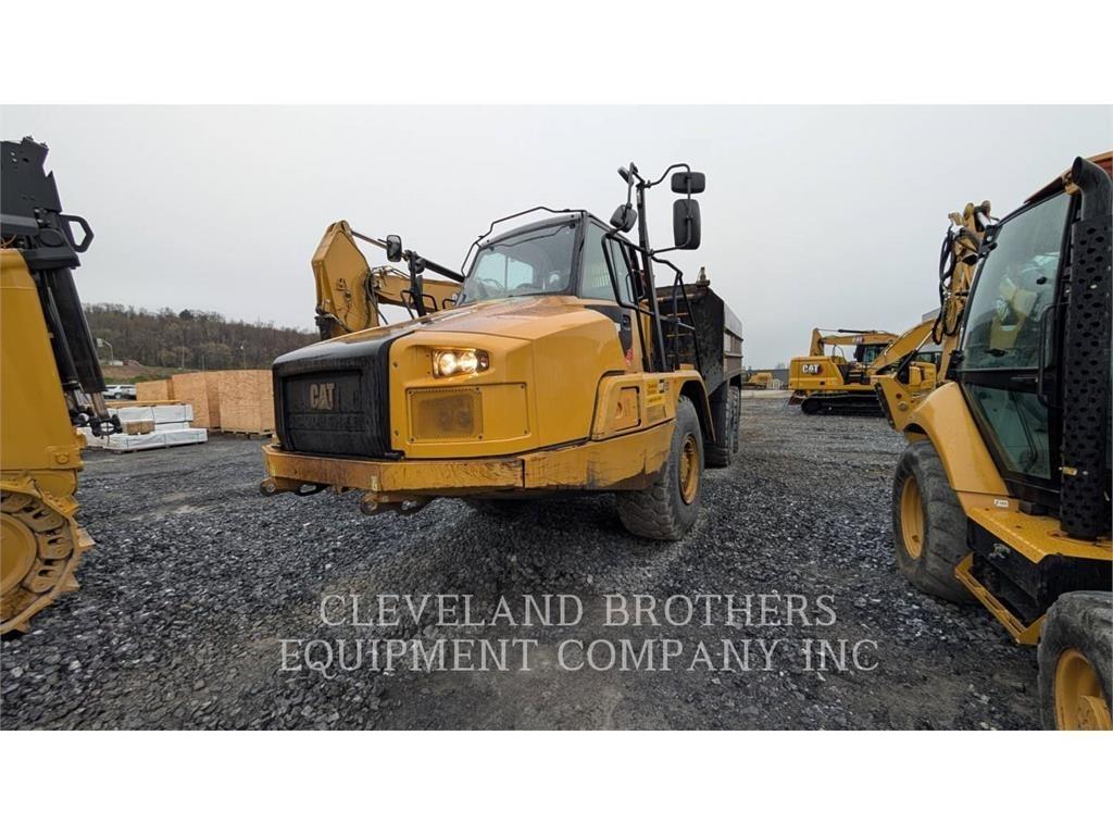 CAT 730C Vízszállító teherautók