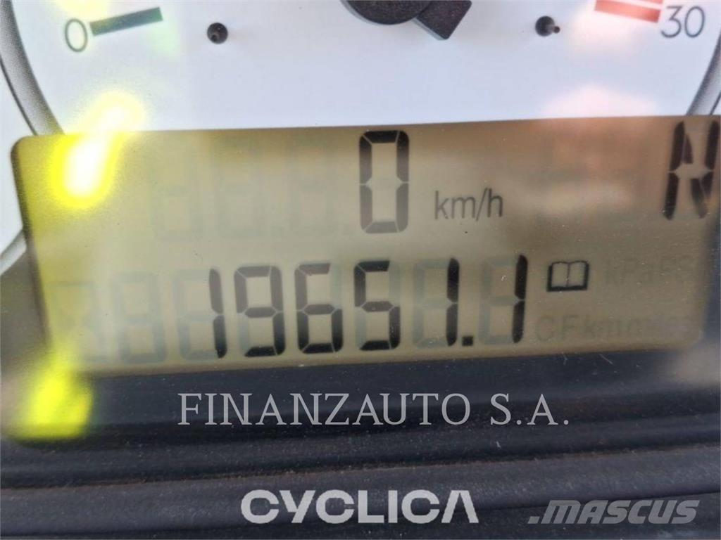 CAT 740 Csuklósdömperek