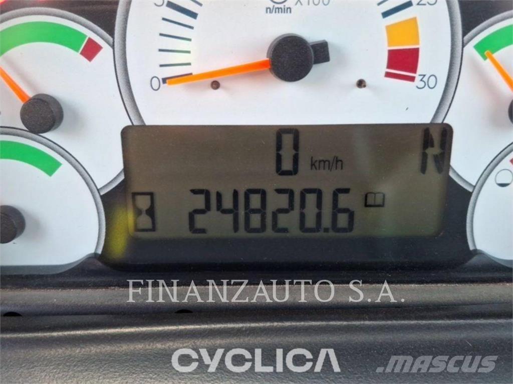 CAT 740 Csuklósdömperek