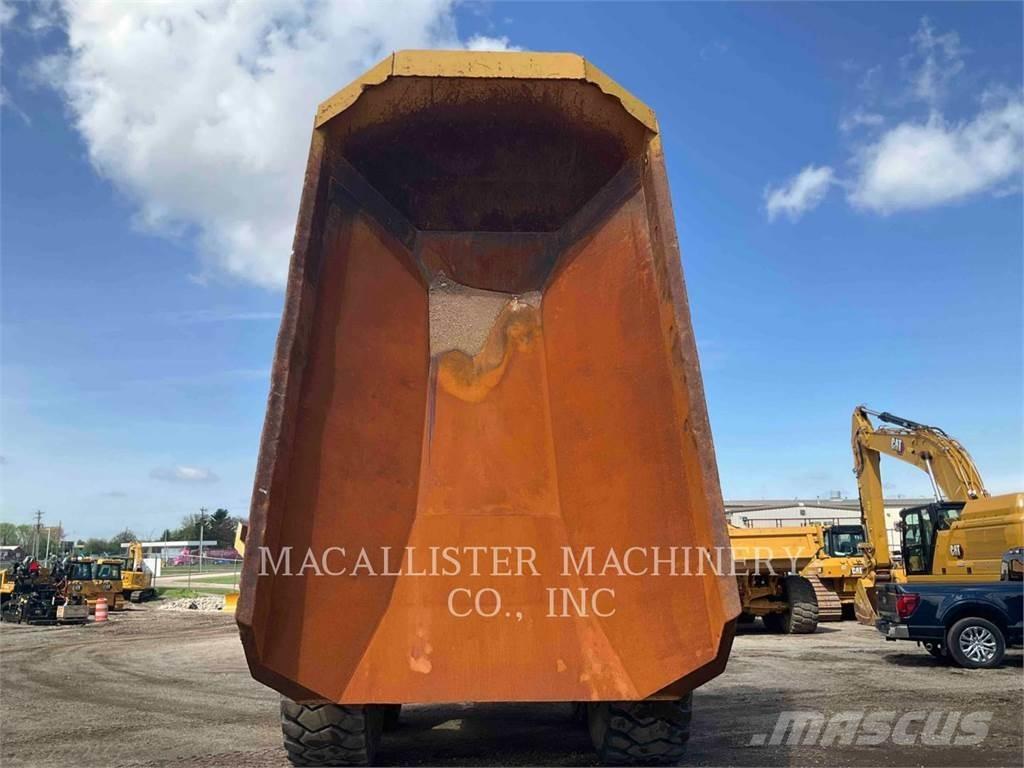 CAT 740 GC Csuklósdömperek