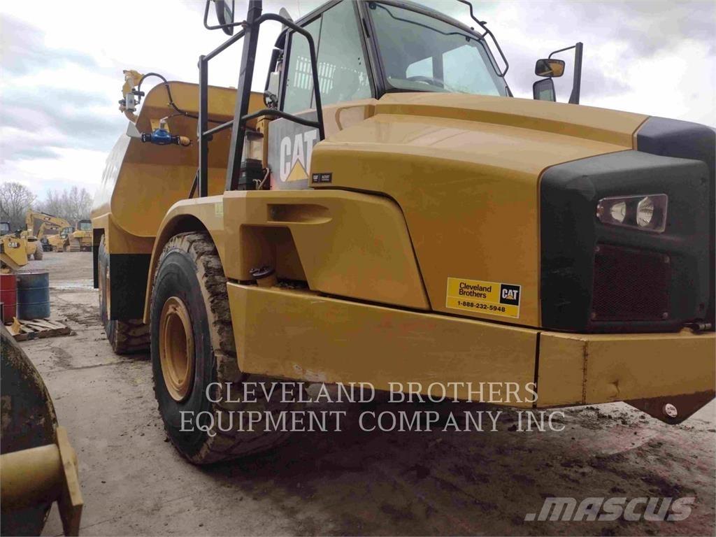 CAT 740B Vízszállító teherautók