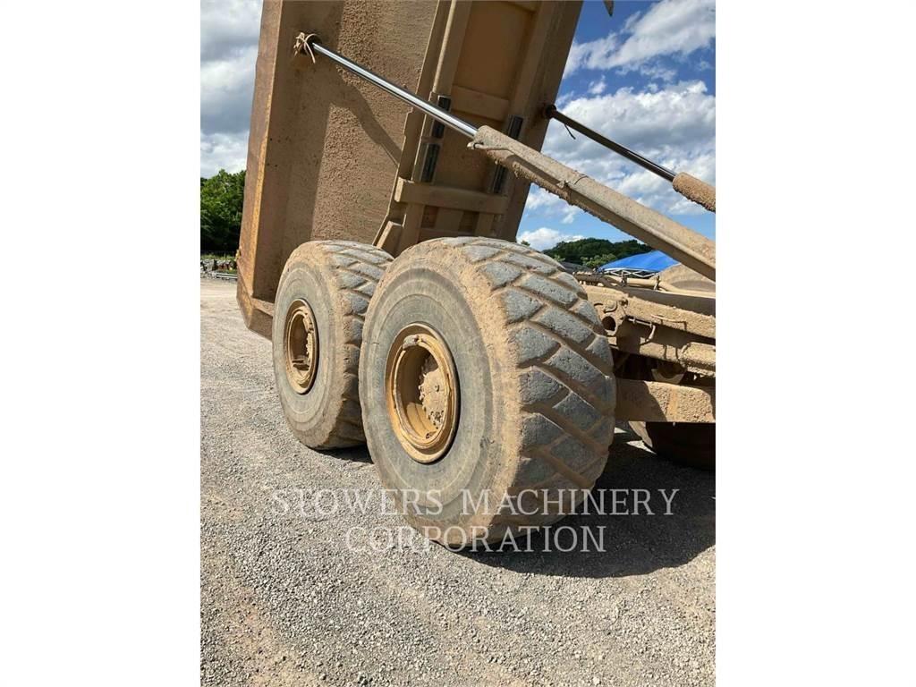 CAT 740B Csuklósdömperek