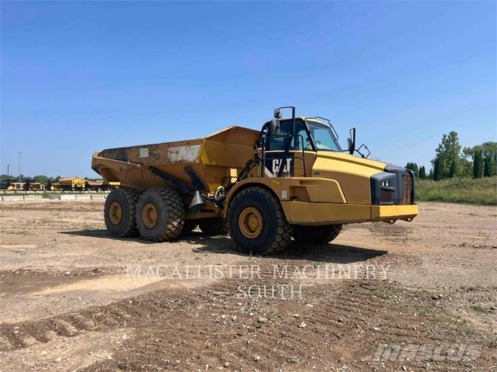 CAT 740B Csuklósdömperek