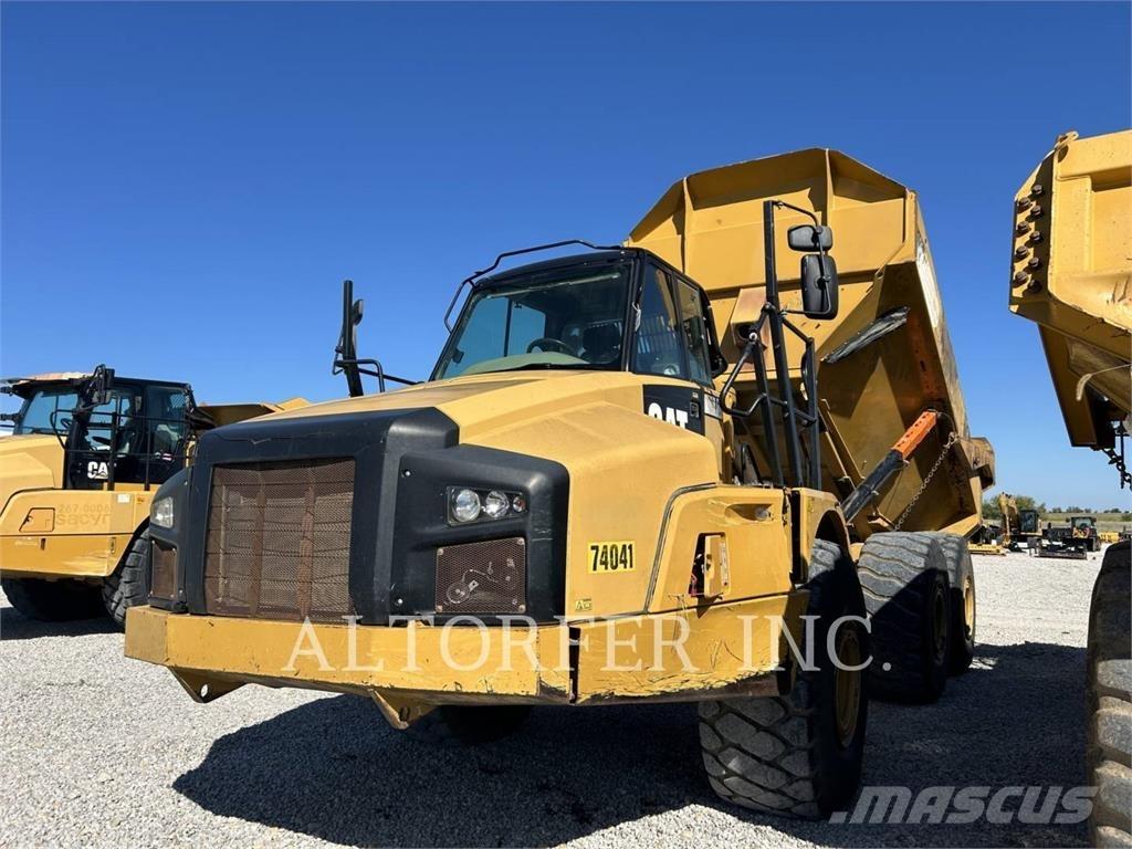 CAT 740B Csuklósdömperek