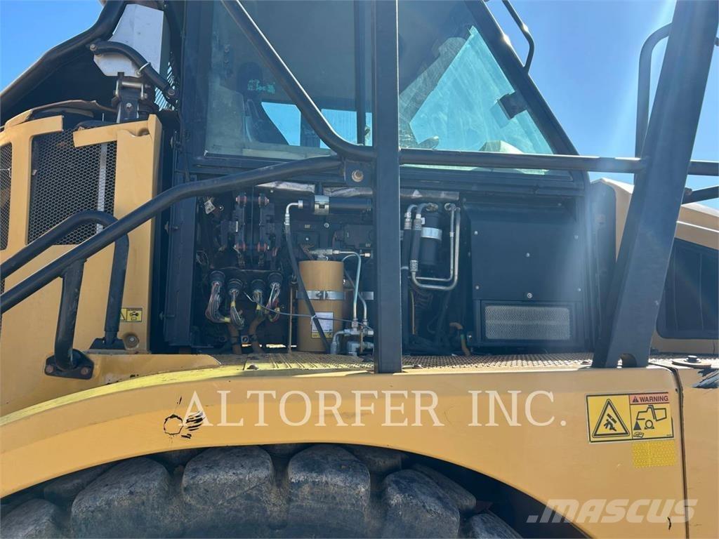 CAT 740B Csuklósdömperek