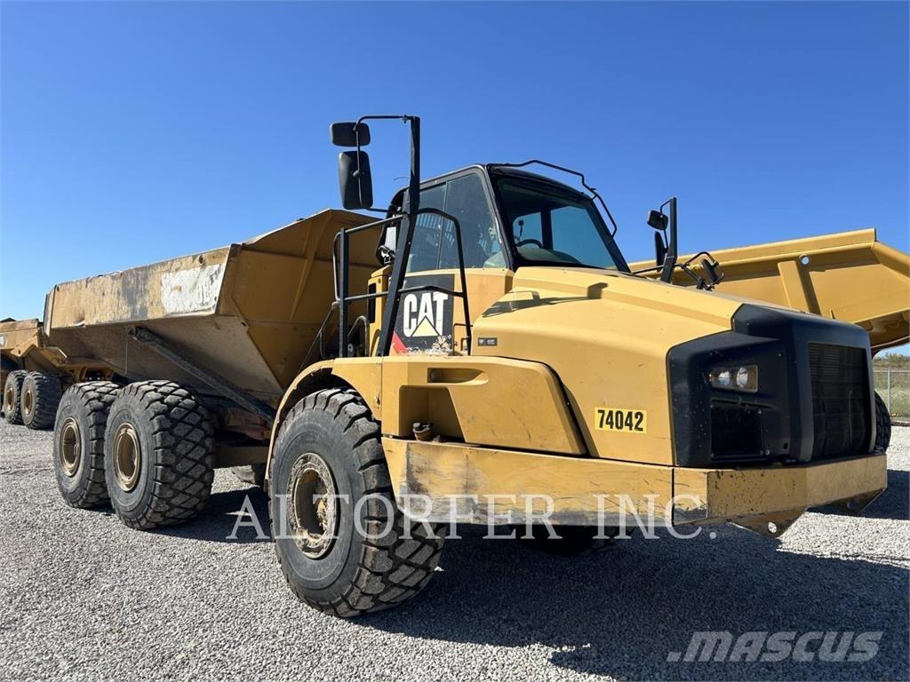 CAT 740B Csuklósdömperek