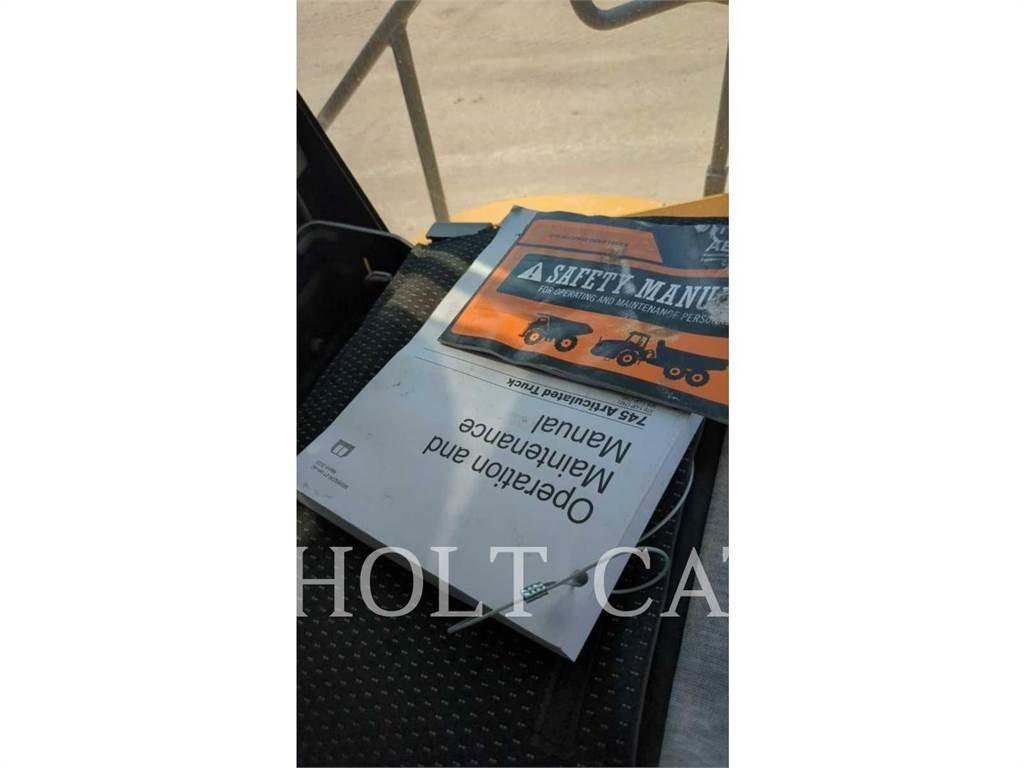 CAT 745 Csuklósdömperek