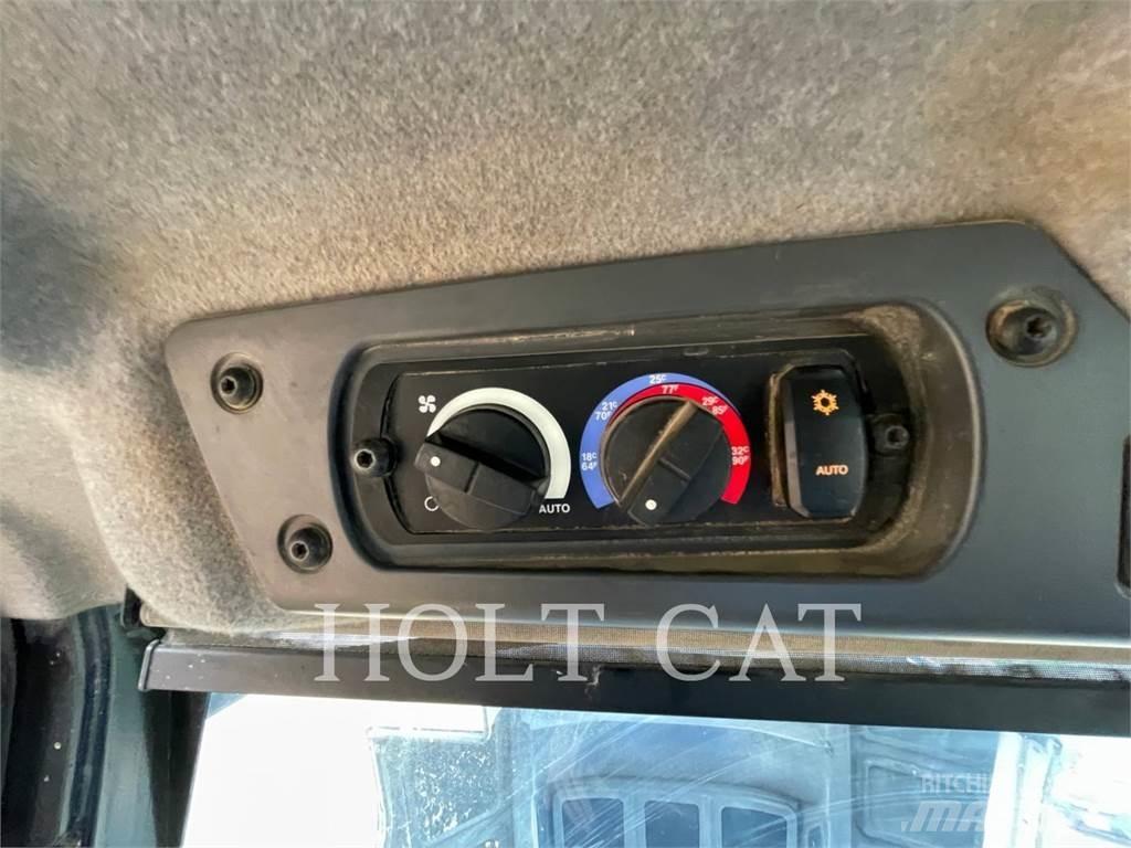 CAT 745-04 Csuklósdömperek