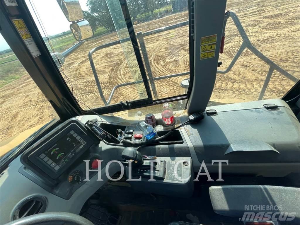 CAT 745-04 Csuklósdömperek