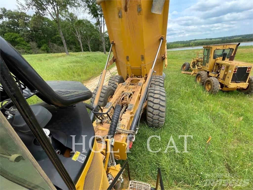 CAT 745-04 Csuklósdömperek