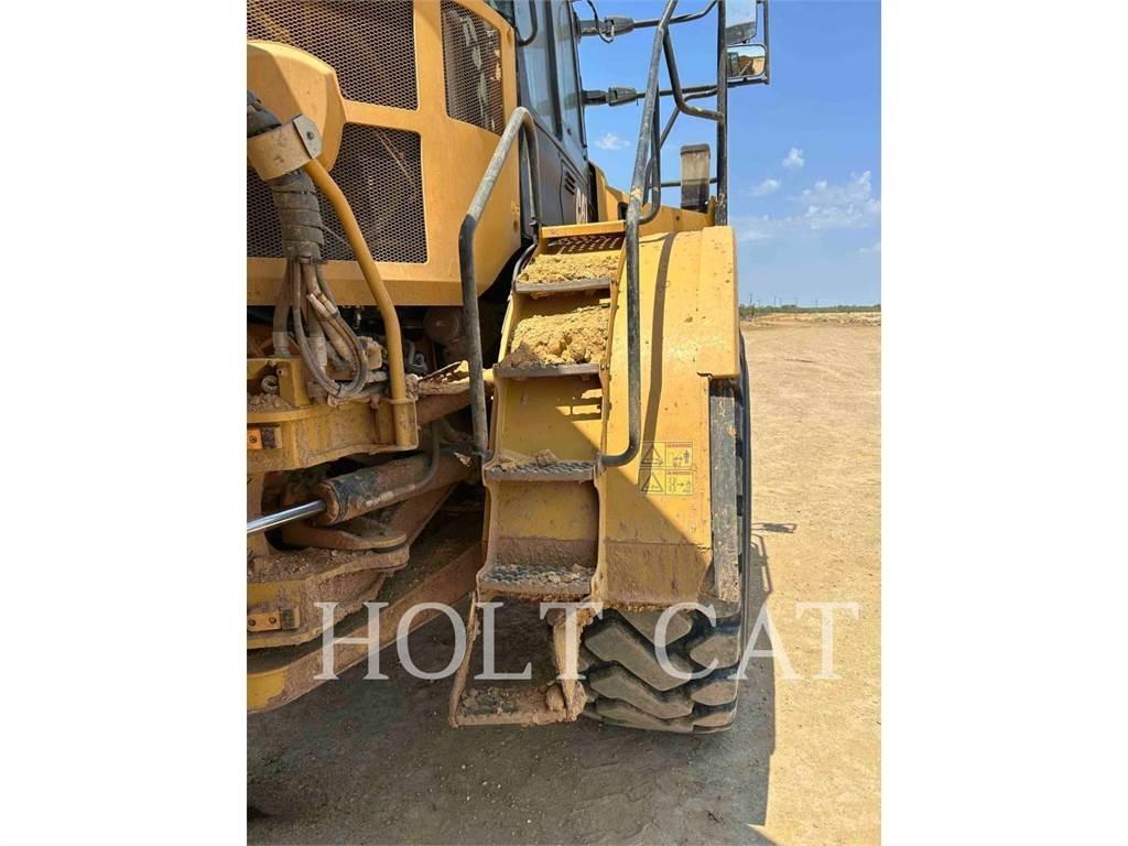 CAT 74504 Csuklósdömperek