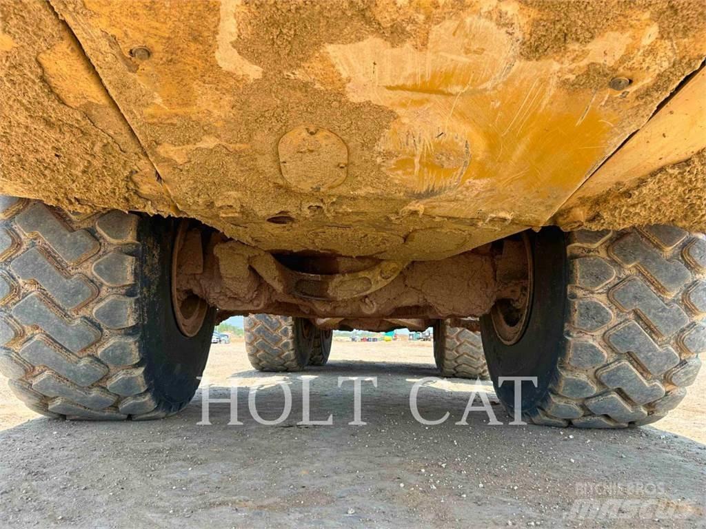 CAT 74504 Csuklósdömperek