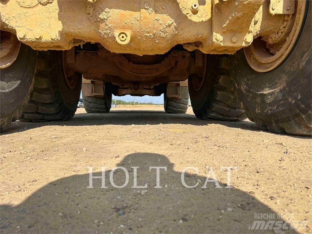 CAT 74504 Csuklósdömperek