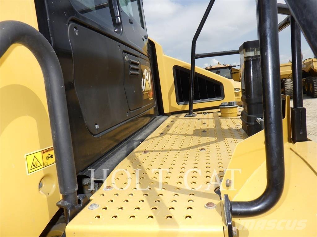 CAT 74504 Csuklósdömperek