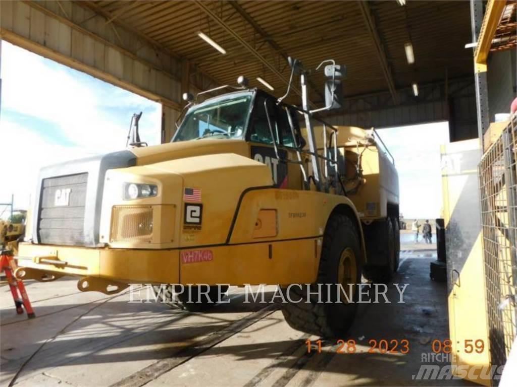 CAT 745C WT Vízszállító teherautók