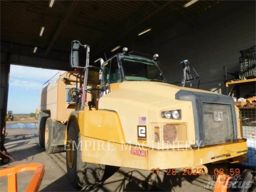 CAT 745C WT Vízszállító teherautók