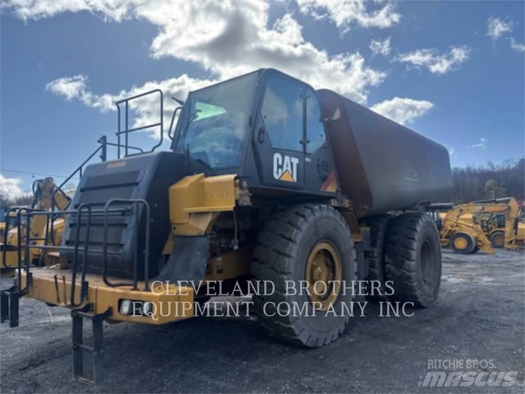 CAT 775F Vízszállító teherautók