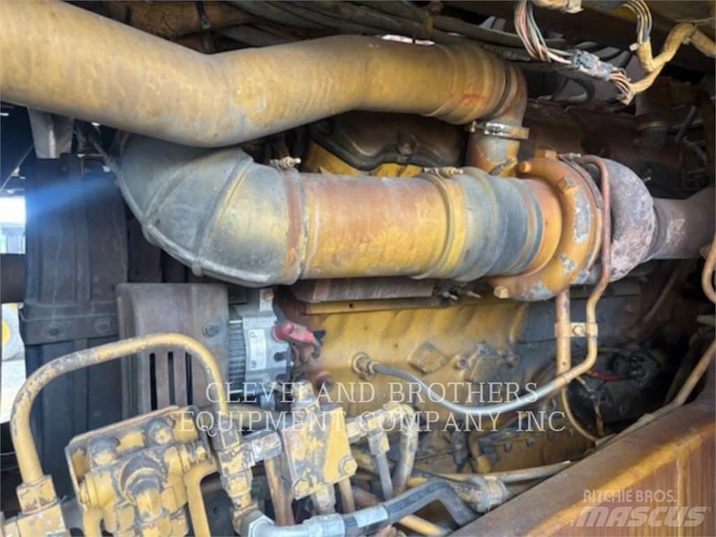 CAT 775F Vízszállító teherautók