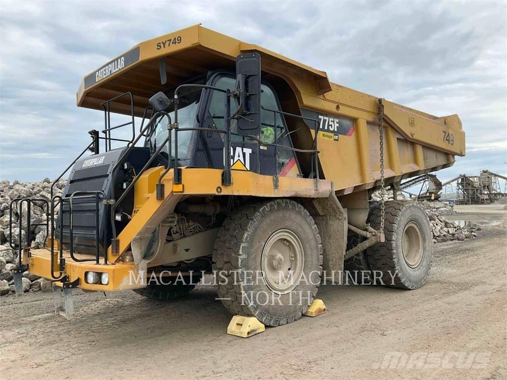 CAT 775F Csuklósdömperek