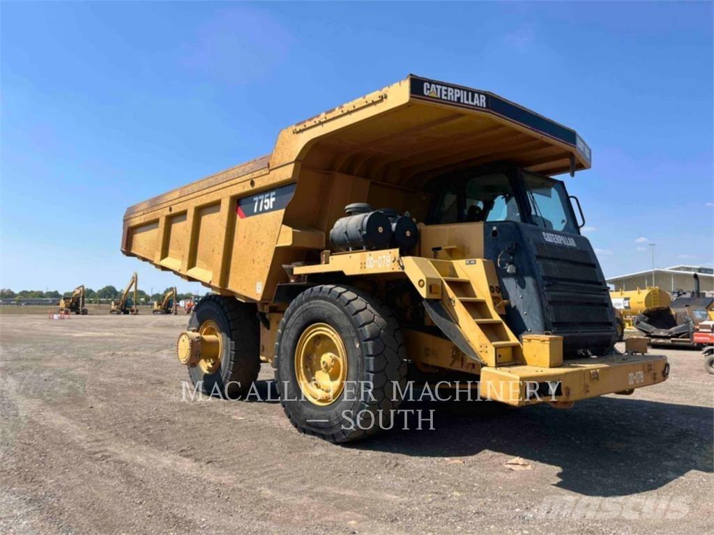 CAT 775F Csuklósdömperek