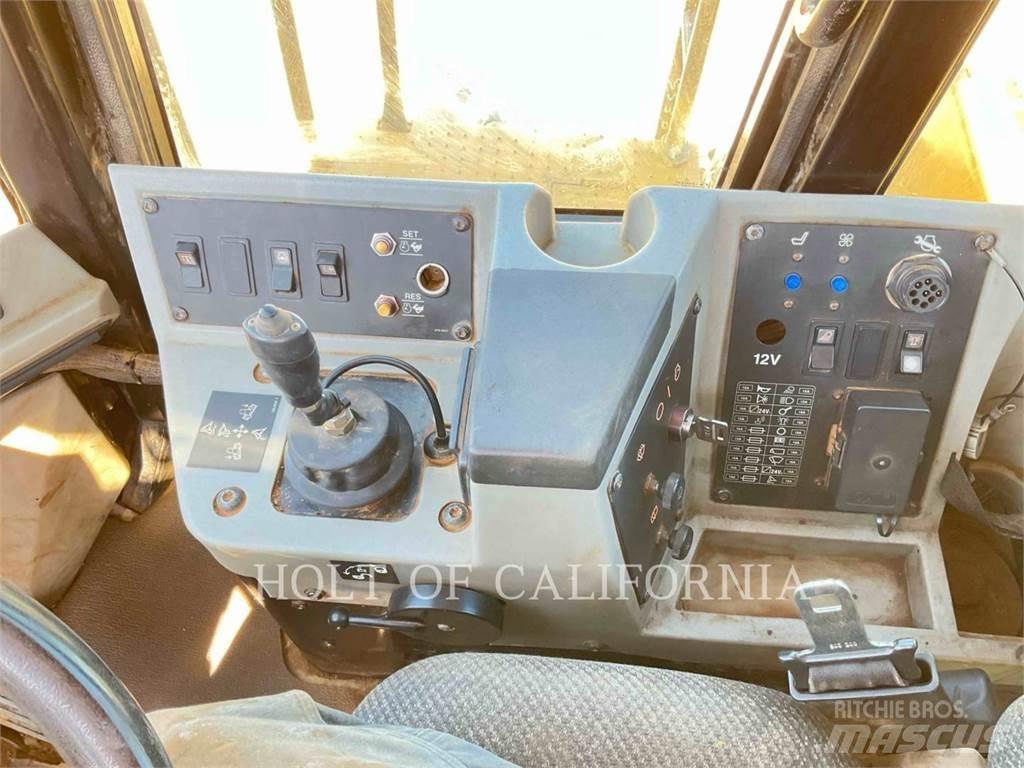 CAT 815F2 Talajtömörítő gépek