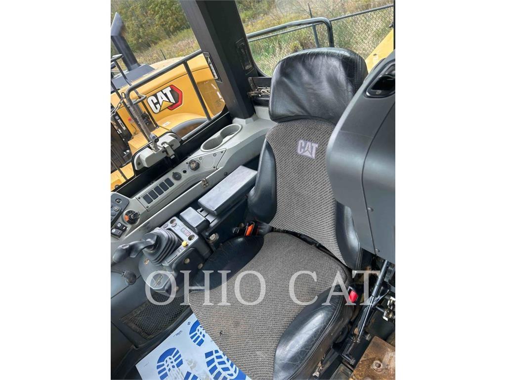 CAT 815K gumikerekes dózer