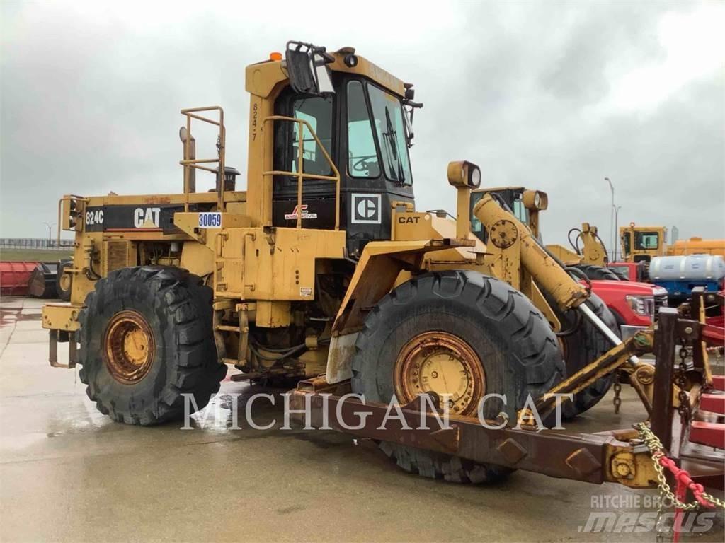 CAT 824C Gumikerekes homlokrakodók