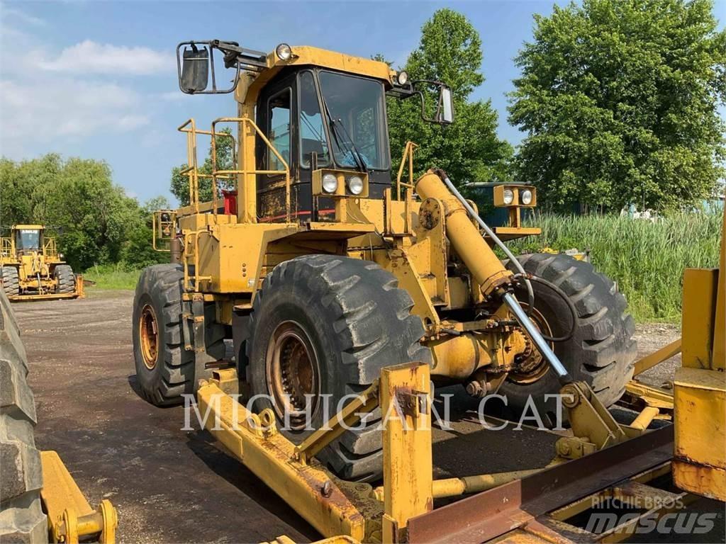 CAT 824C Gumikerekes homlokrakodók