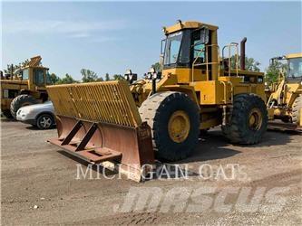 CAT 824C Gumikerekes homlokrakodók